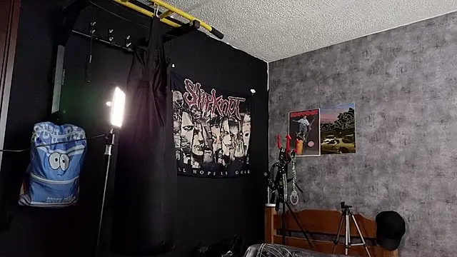 Snapshot of AcidMilo chatting on October 2025 07:59:01 PM AcidMilo online show from October 2025 07:59:01 PM