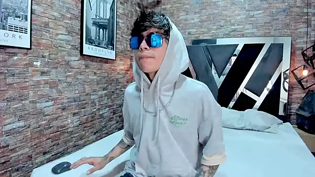 Snapshot of AcidMilo chatting on December 2024 03:54:02 PM AcidMilo online show from December 2024 03:54:02 PM