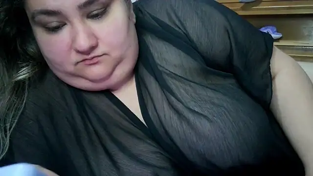 nicholle online show from April 2026 11:28:01 PM