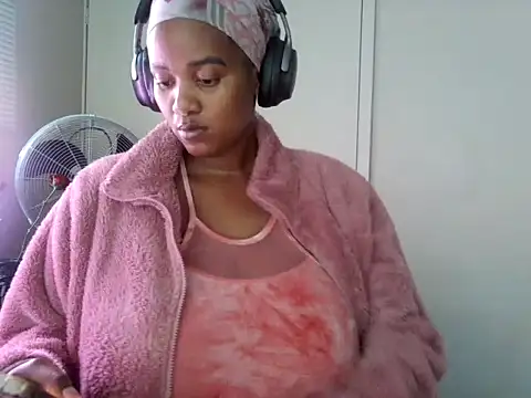 Snapshot of Charlie-Crawford chatting on June 2026 08:19:01 AM Charlie-Crawford online show from June 2026 08:19:01 AM