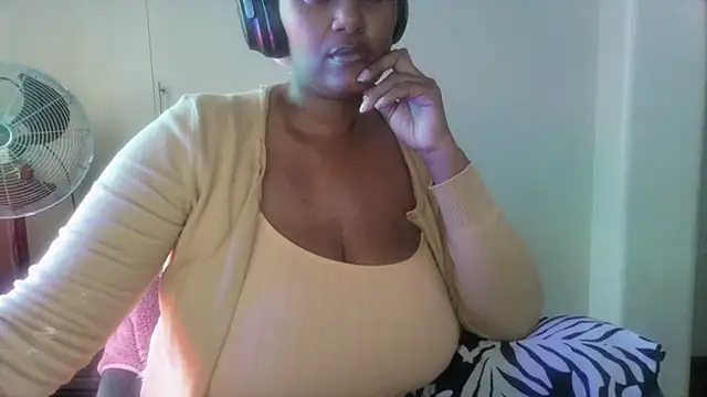 Snapshot of Charlie-Crawford chatting on June 2026 02:48:02 PM Charlie-Crawford online show from June 2026 02:48:02 PM