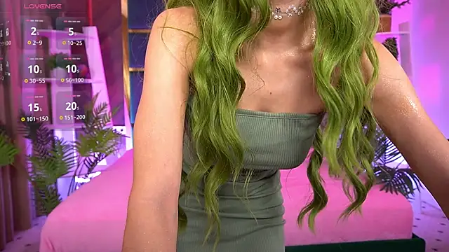 Snapshot of LittleeCutee chatting on October 2025 08:33:02 AM LittleeCutee online show from October 2025 08:33:02 AM