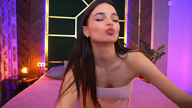 Snapshot of LittleeCutee chatting on March 2025 10:39:01 AM LittleeCutee online show from March 2025 10:39:01 AM