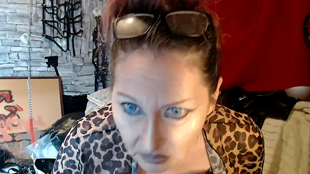 Snapshot of dominatrixredsonyja chatting on July 2026 03:17:01 AM dominatrixredsonyja online show from July 2026 03:17:01 AM