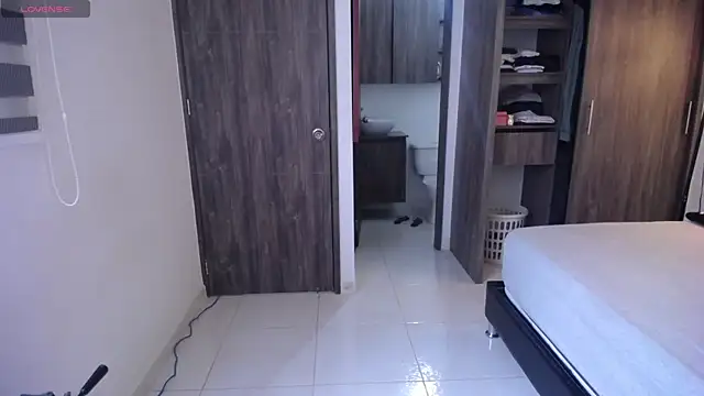 amyharlow 1 online show from April 2026 06:33:01 PM