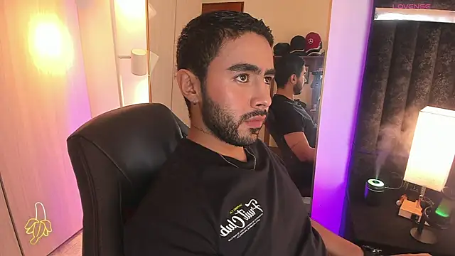 Snapshot of ItsMeEros chatting on December 2025 10:15:02 PM ItsMeEros online show from December 2025 10:15:02 PM