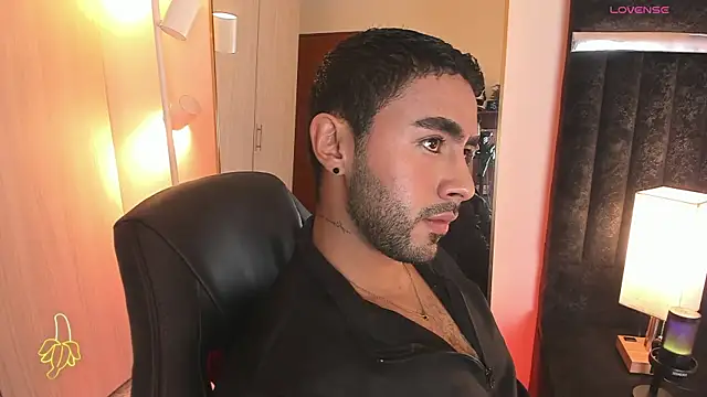 Snapshot of ItsMeEros chatting on December 2025 09:01:02 PM ItsMeEros online show from December 2025 09:01:02 PM