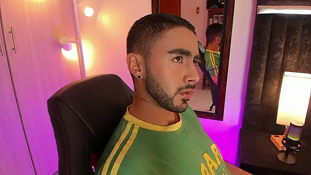 Snapshot of ItsMeEros chatting on November 2025 08:56:02 PM ItsMeEros online show from November 2025 08:56:02 PM