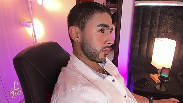 Snapshot of ItsMeEros chatting on November 2025 11:04:02 PM ItsMeEros online show from November 2025 11:04:02 PM