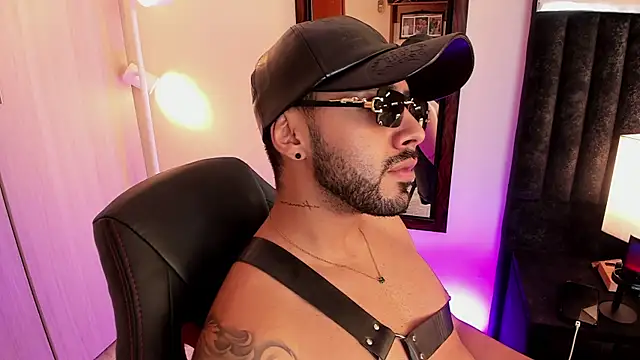 Snapshot of ItsMeEros chatting on November 2025 08:01:01 PM ItsMeEros online show from November 2025 08:01:01 PM