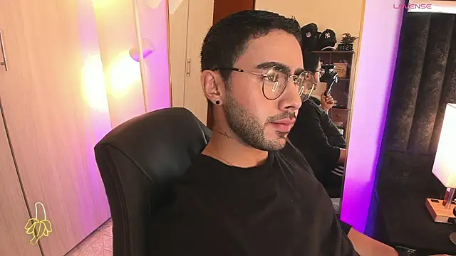 Snapshot of ItsMeEros chatting on December 2025 04:28:02 PM ItsMeEros online show from December 2025 04:28:02 PM