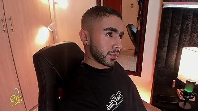 Snapshot of ItsMeEros chatting on November 2025 11:08:02 PM ItsMeEros online show from November 2025 11:08:02 PM