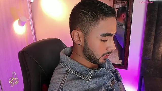 Snapshot of ItsMeEros chatting on November 2025 11:30:01 PM ItsMeEros online show from November 2025 11:30:01 PM