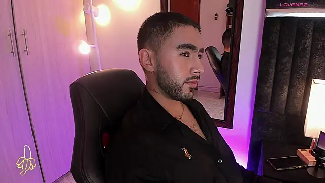 Snapshot of ItsMeEros chatting on October 2025 10:00:01 PM ItsMeEros online show from October 2025 10:00:01 PM