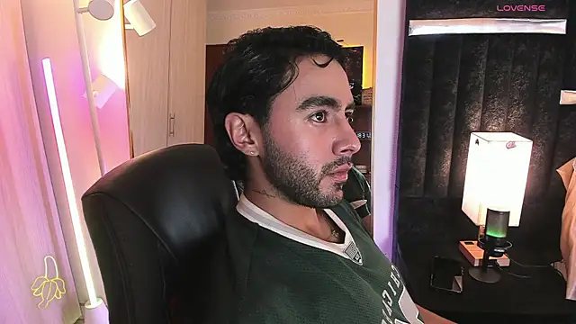 Snapshot of ItsMeEros chatting on June 2026 11:32:02 PM ItsMeEros online show from June 2026 11:32:02 PM