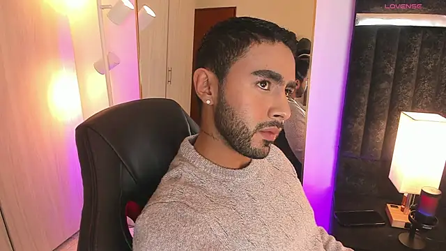 Snapshot of ItsMeEros chatting on December 2025 10:22:02 PM ItsMeEros online show from December 2025 10:22:02 PM