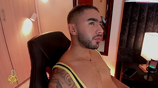 Snapshot of ItsMeEros chatting on October 2025 10:41:02 PM ItsMeEros online show from October 2025 10:41:02 PM