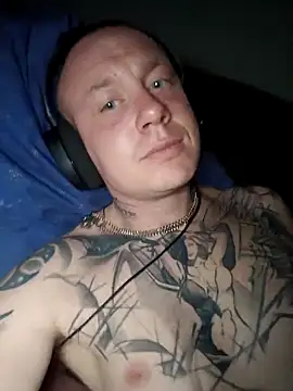 Snapshot of Arturikk1 chatting on October 2025 08:53:02 PM Arturikk1 online show from October 2025 08:53:02 PM