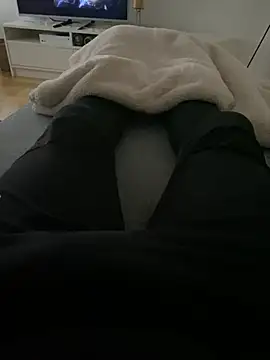 Jonkitzler1 online show from December 2024 12:55:02 PM