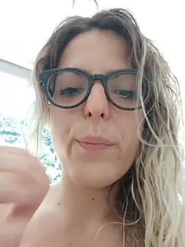 Snapshot of dolcehelena993 chatting on July 2026 10:44:01 AM dolcehelena993 online show from July 2026 10:44:01 AM