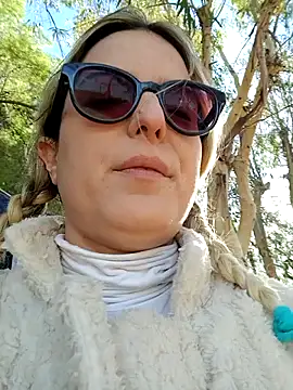 dolcehelena993 online show from November 2025 10:14:02 AM