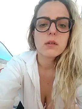 dolcehelena993 online show from April 2026 01:28:02 PM