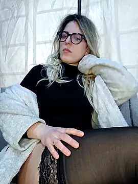 dolcehelena993 online show from February 2026 11:43:02 AM