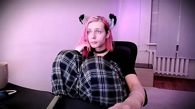 Littlepinkcat online show from February 2026 01:01:01 AM