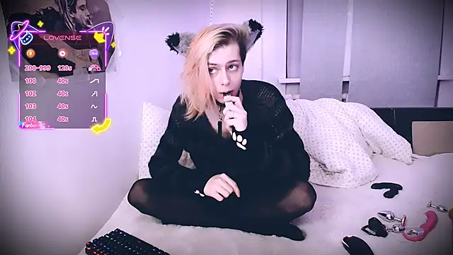 Littlepinkcat online show from December 2025 08:39:01 PM