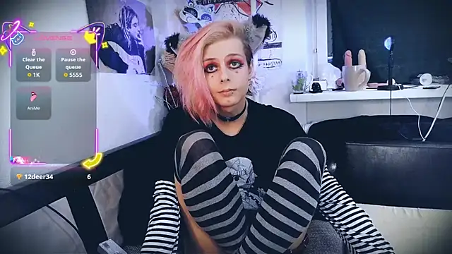 Littlepinkcat online show from September 2025 07:47:01 PM