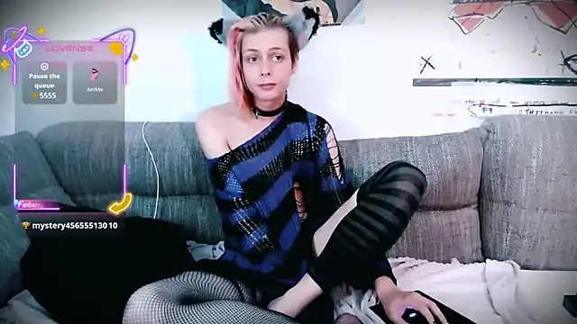 Littlepinkcat online show from October 2025 06:21:01 AM