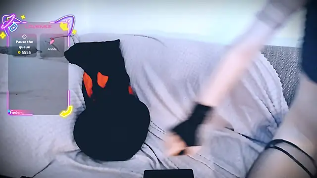 Littlepinkcat online show from October 2025 04:41:01 PM