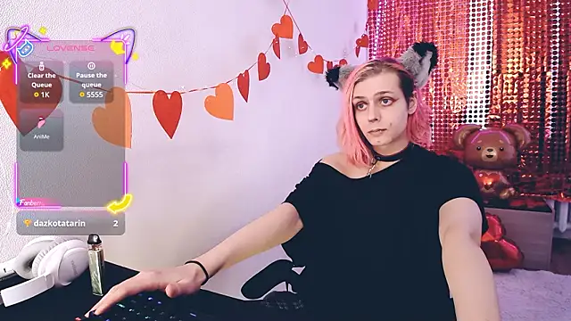 Littlepinkcat online show from February 2026 07:44:01 AM