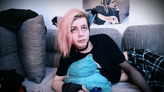 Littlepinkcat online show from October 2025 02:51:02 PM