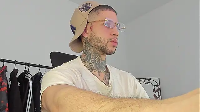  jamesleandros1 online show from November 2025 04:22:02 PM