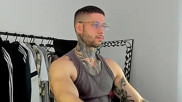  jamesleandros1 online show from November 2025 04:40:01 PM