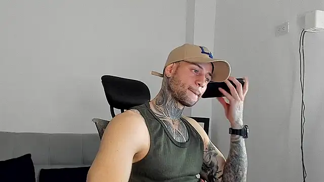 Snapshot of _jamesleandros1 chatting on July 2026 08:05:02 PM jamesleandros1 online show from July 2026 08:05:02 PM