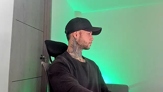  jamesleandros1 online show from June 2026 06:35:01 PM