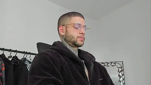  jamesleandros1 online show from October 2025 07:36:01 PM