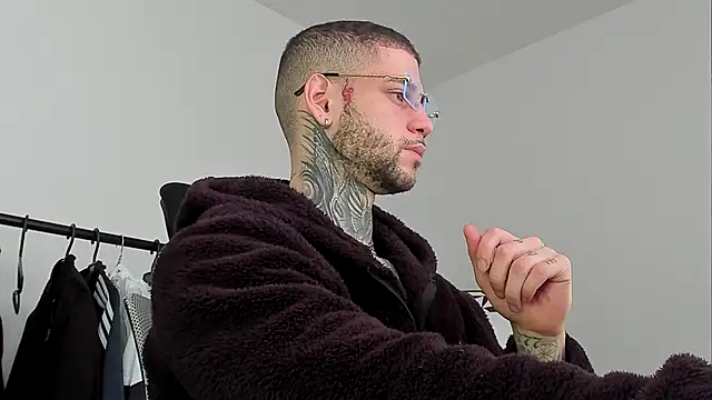  jamesleandros1 online show from November 2025 12:31:01 PM