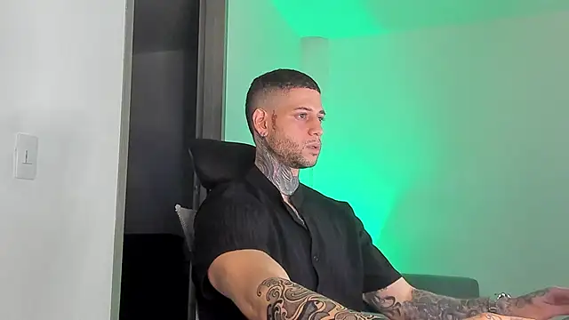  jamesleandros1 online show from April 2026 01:42:02 AM