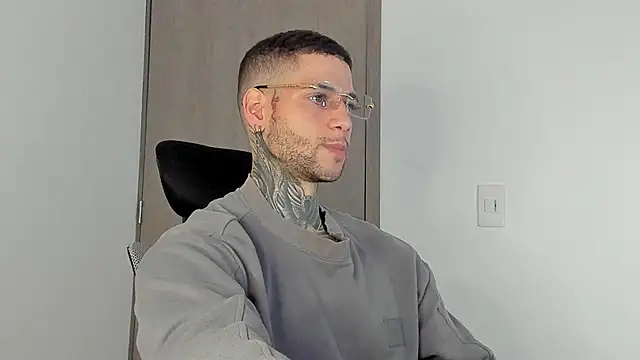  jamesleandros1 online show from January 2026 12:08:02 PM