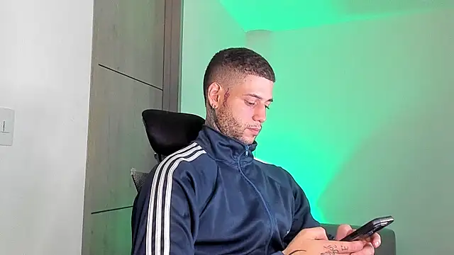  jamesleandros1 online show from April 2026 03:24:01 AM