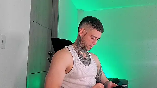  jamesleandros1 online show from May 2026 01:46:02 AM