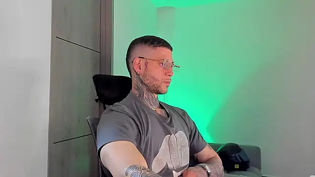  jamesleandros1 online show from May 2026 04:17:01 AM