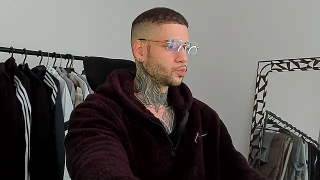  jamesleandros1 online show from November 2025 02:27:01 PM