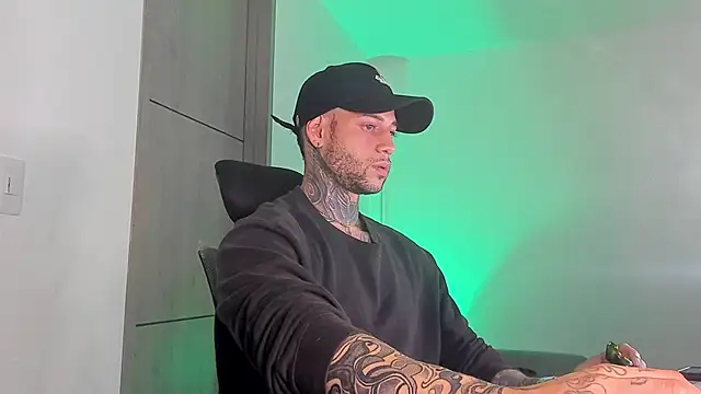  jamesleandros1 online show from May 2026 03:43:02 AM