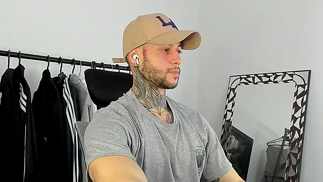  jamesleandros1 online show from December 2025 07:52:02 PM