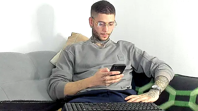  jamesleandros1 online show from November 2025 07:58:01 PM