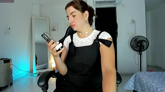 perlacobre999 online show from February 2026 05:09:02 PM